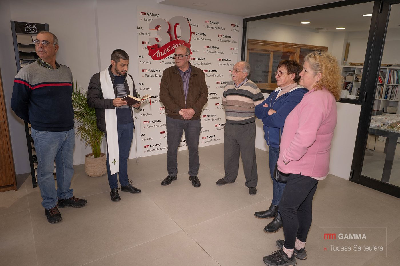 Bendición y brindis por los 30 años de la empresa